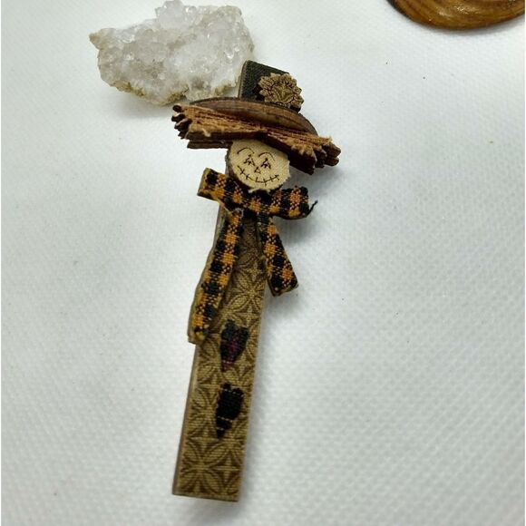Fall nostalgic Vintage scarecrow pin - Picture 2 of 3